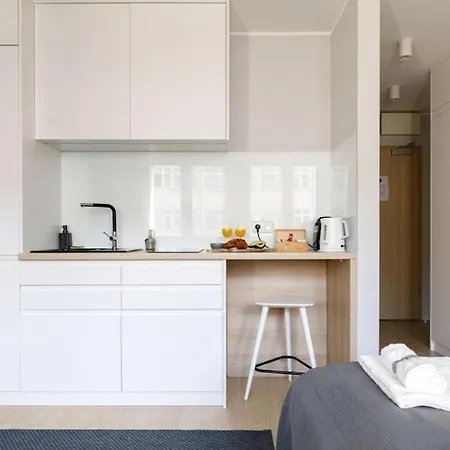 For 4 Near Market Square - Kuznicza 24 *